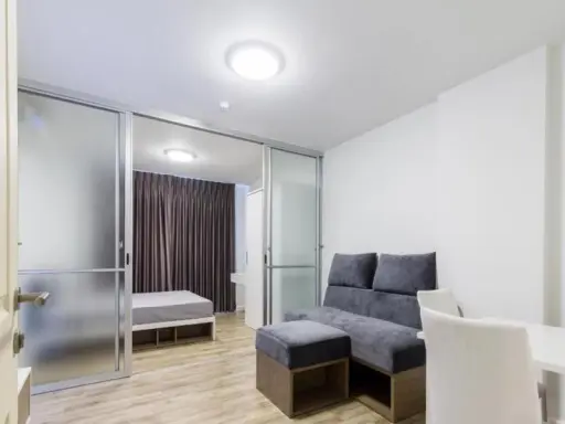 For rent / sale D Condo On Nut - Rama 9, beautiful room, fully furnished, great location, close to APL, don't miss it.