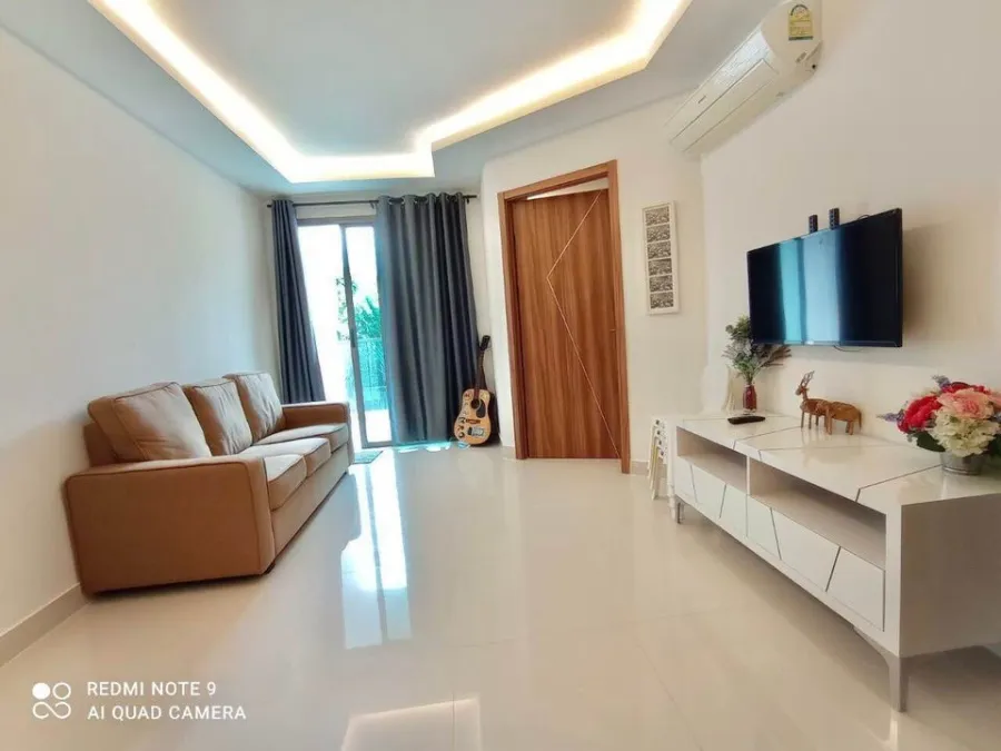 Club Royal Wongamat (North Pattaya) for sale or rent, large room, swimming pool view. Fully furnished Just come and stay.