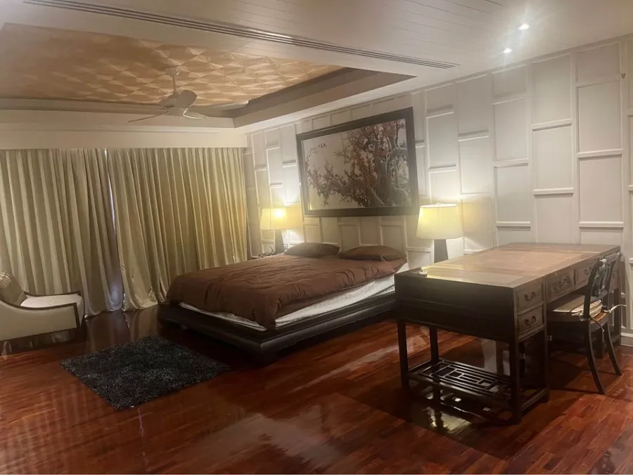 For sale or rent State Tower Condominium, luxury condo in the heart of the city. Decorated with good furniture, luxurious Buit-In, book now.