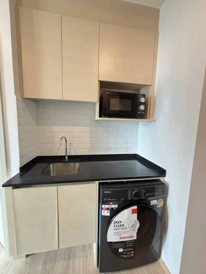 For sale or rent: Noble revolve ratchada, room on a very high floor (23rd floor), great breeze, ready to move in, complete with electrical appliances.