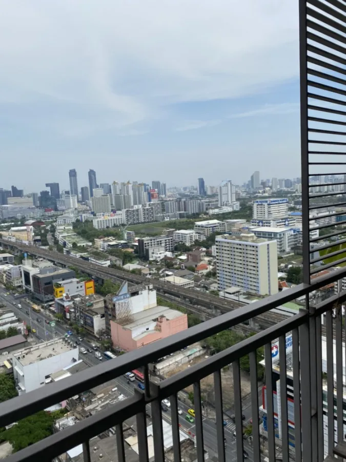 For rent, True Thonglor, very beautiful room, decorated in tone control, very cute price I need this room Let's reserve it quickly.