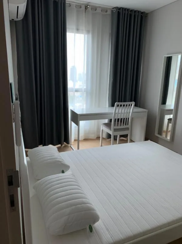 New bedroom. Beautiful box. This way. This room has a beautiful view.