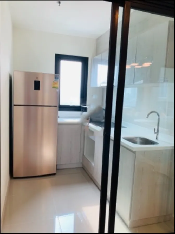 Condo for sale Life Asoke, 16th floor, clear view, cool north wind, beautiful room with furniture.