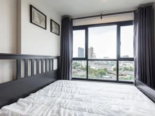 Condo for rent, The Base Park West, fully furnished, electrical appliances. Just carry your bag and move in.