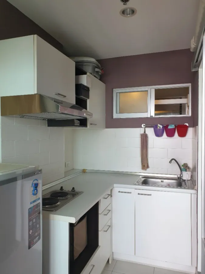 For sale or rent Lumpini Place Ramindra-Lak Si The room is decorated in bright colors, very livable, open view, good price, book quickly.