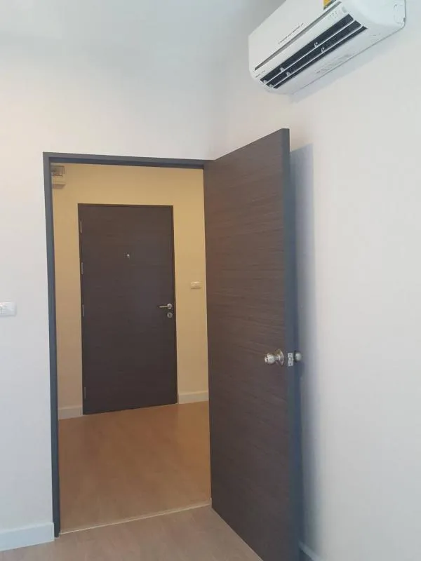 Woww Condo for rent, Metro Sky Prachachuen, 1 bedroom, 9th floor, amazing pool view. Affordable price. Urgent rent.