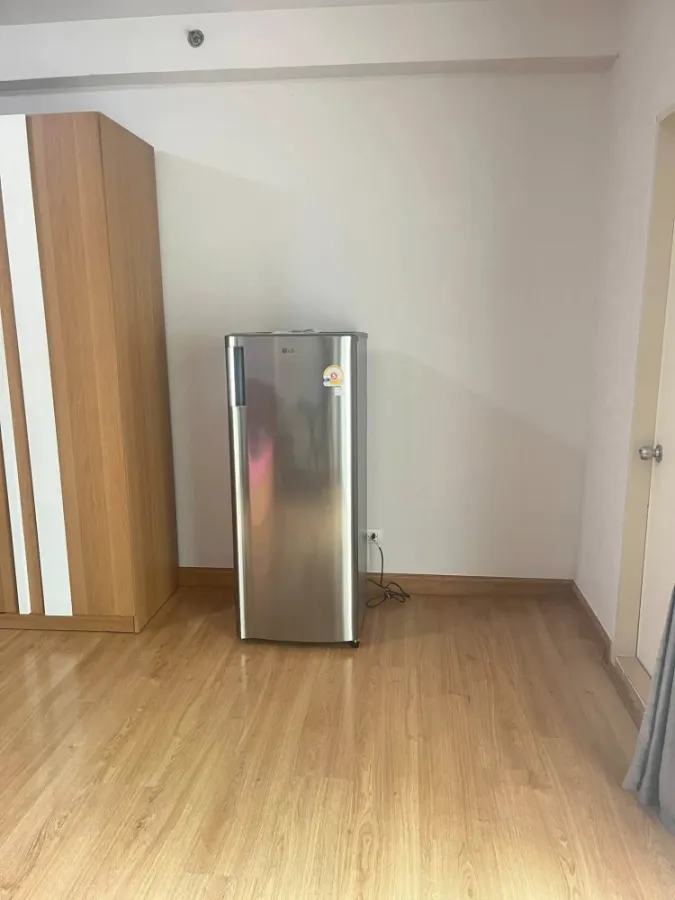 Studio apartment for rent at Supalai Park Srinakarin. Fully furnished with appliances. Just bring your bags and move in!