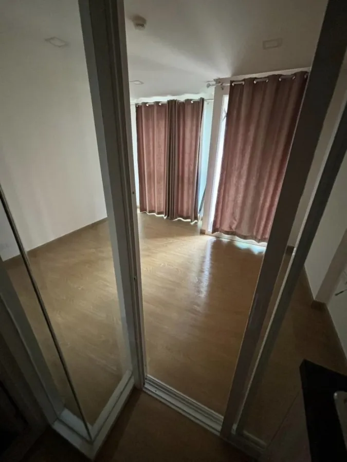 For sale: The Light New York, empty room, clean, airy, complete with amenities. People who like to decorate rooms shouldn't miss it.