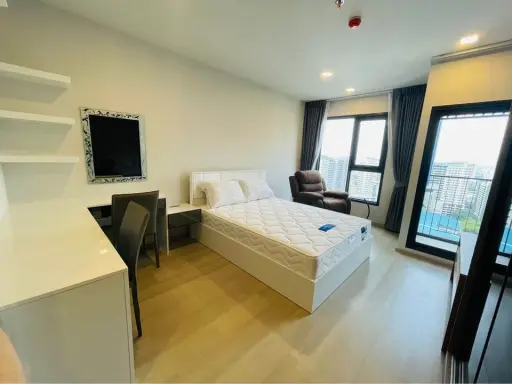 For rent: Life Phahonyothin-Lat Phrao, high floor, great view, fully furnished, just bring your own stuff and move in.