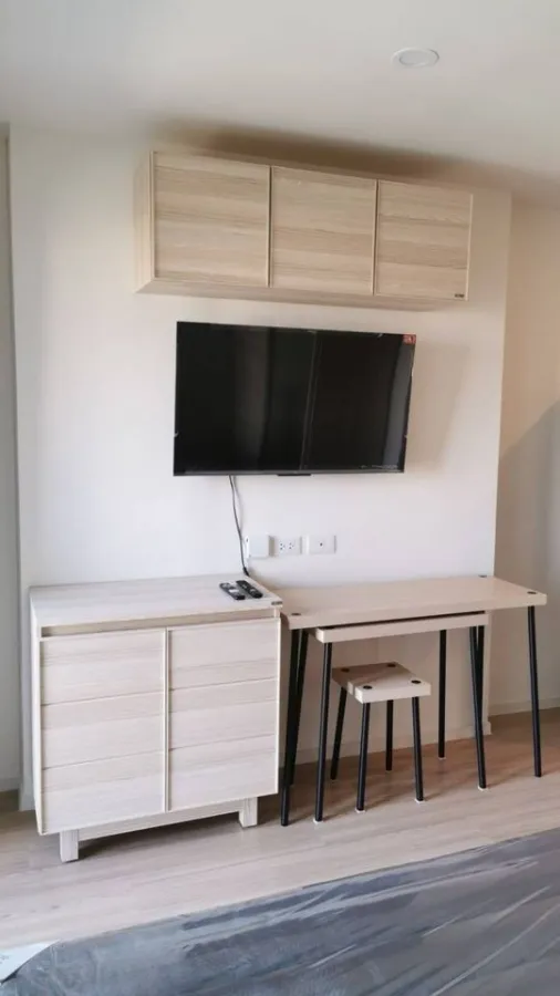 For rent, Lumpini Ville Chaengwattana-Pak Kret Station, fully furnished, carry the bag. Nicely decorated. Hurry up to reserve.