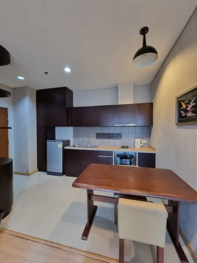 Condo for sale intro Phahonyothin-Pradipat Built-in decoration There is furniture and electrical appliances. Buy now, don't wait.