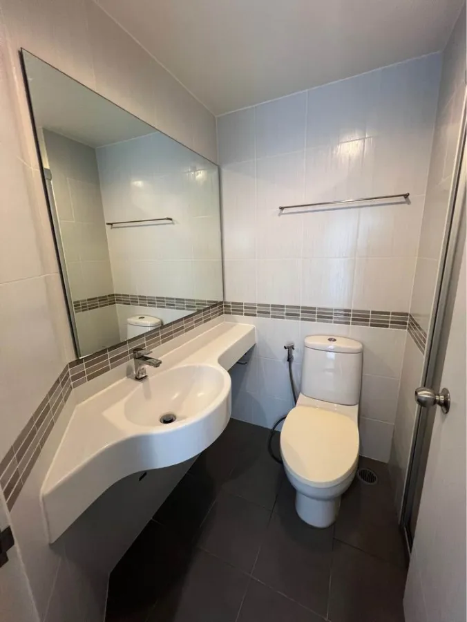 For sale, for rent, Lumpini Place Srinakarin-Hua Mak Station, simply decorated, fully furnished, shady garden view, hurry and book now.