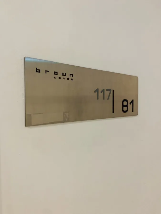 ขาย/เช่า บราวน์ คอนโด รัชดา 32 ชั้น 4 ราคากันเอง พร้อมอยู่ เดินทางสะดวก อย่ารอช้า รีบจองก่อนหลุด!