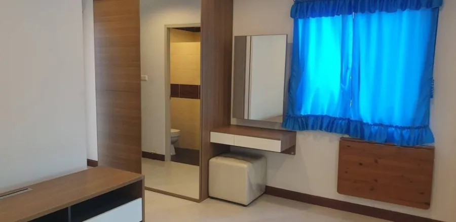 Country Ville Resort Condominium for sale, corner room, very private, quiet, shady, reserve first, move in first.