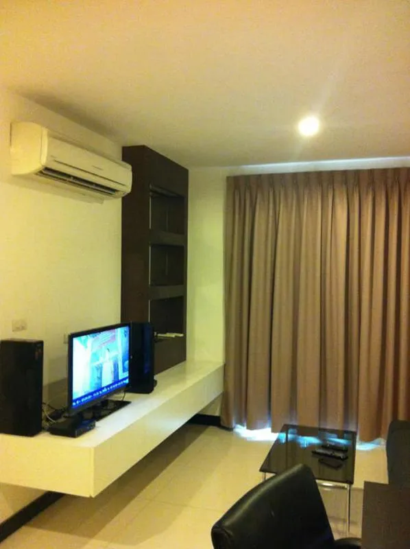 For rent voque sukhumvit 16 fully furnished Private washing machine, not hot room, cheap rental price, ready to move in.