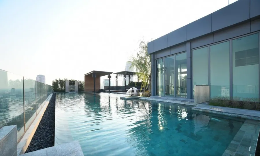 For rent H Condo Sukhumvit 43, great room number. Simply decorated, very livable, lots of usable space, book now.