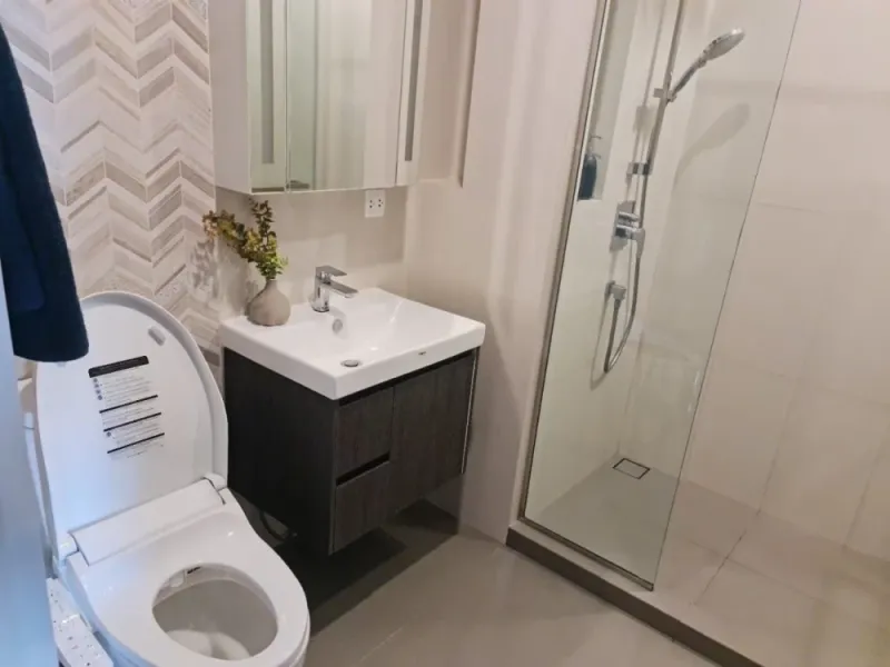 ขาย ให้เช่า Oka Haus Sukhumvit 36 1 ห้องนอน 1 ห้องน้ำ แต่งสวยคุมโทน มาพร้อมเฟอร์นิเจอร์ครบครัน จองเลย