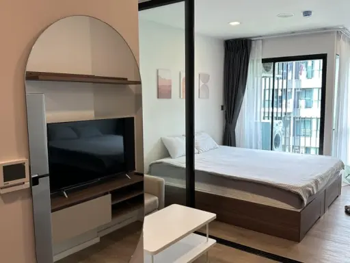 For rent, Cave Town Shift, 6th floor, garden view, partitioned room, comes with complete decorations. Book now, don't miss it.