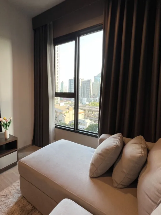 Condo for rent, Life Asoke-Rama 9, ready-to-move-in condo on prime location, business area, urgent!!