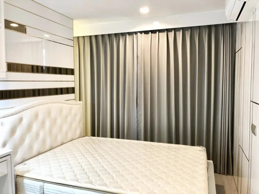 Condo for sale/rent, Life Lat Phrao, decorated with built-in marble patterns, high floor, east facing, just come and move in.