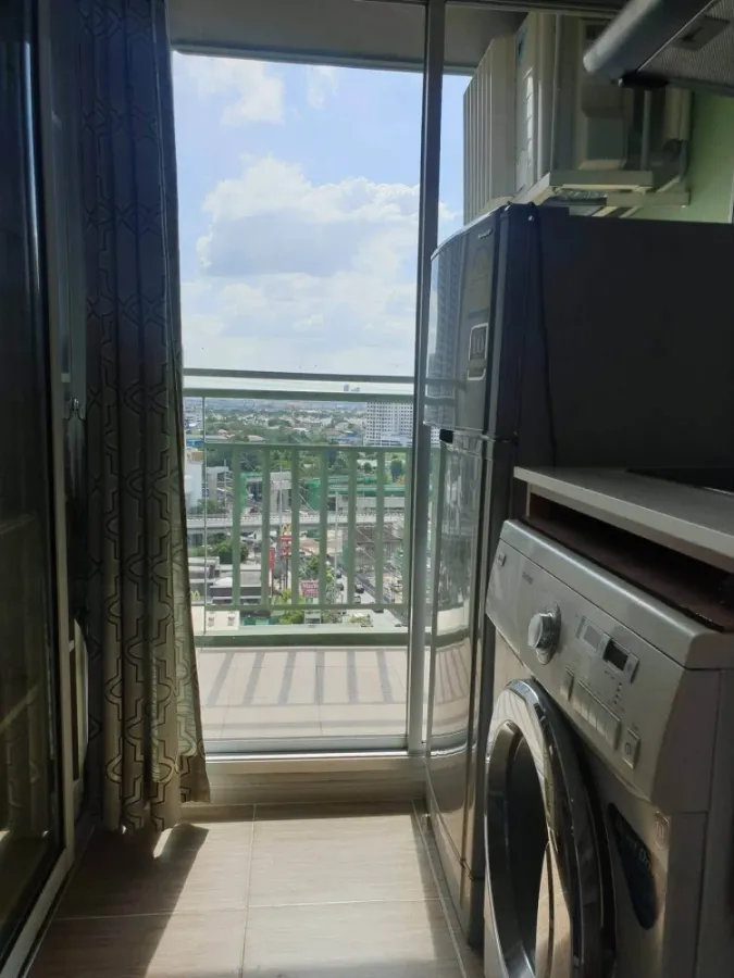 For rent: Lumpini Place Srinakarin-Huamak Station. A comfortable and fully furnished apartment.
