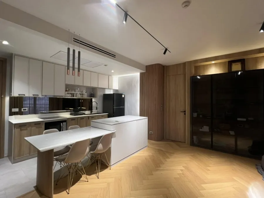 For sale Savvi Phahol 2, 1 bedrooms, 2 bathrooms, nice to live in, good location, fully built-in furniture, reserve quickly.