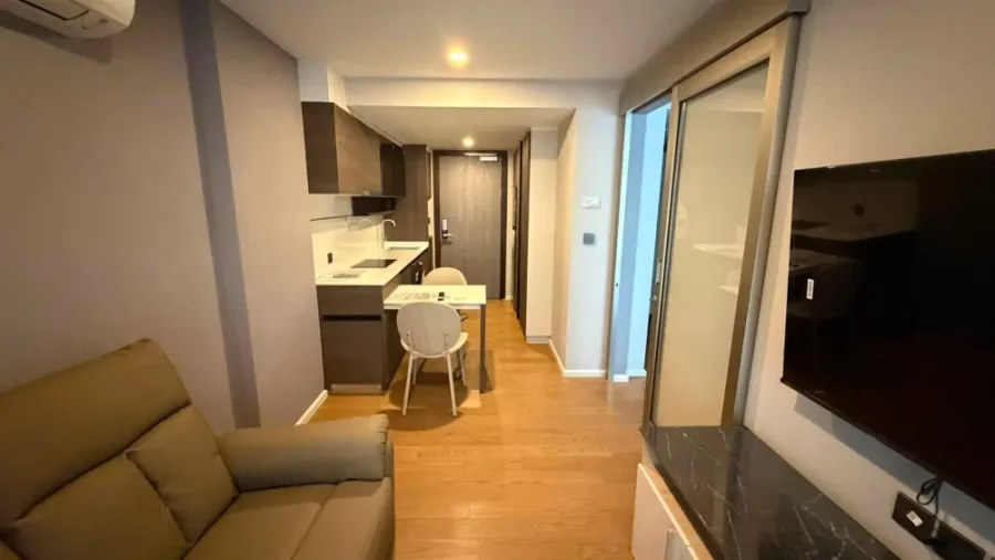 For rent: Suan Bua Residence Ari - Ratchakru. Spacious and comfortable room, not cramped at all. Equipped with high-quality appliances. Book now!