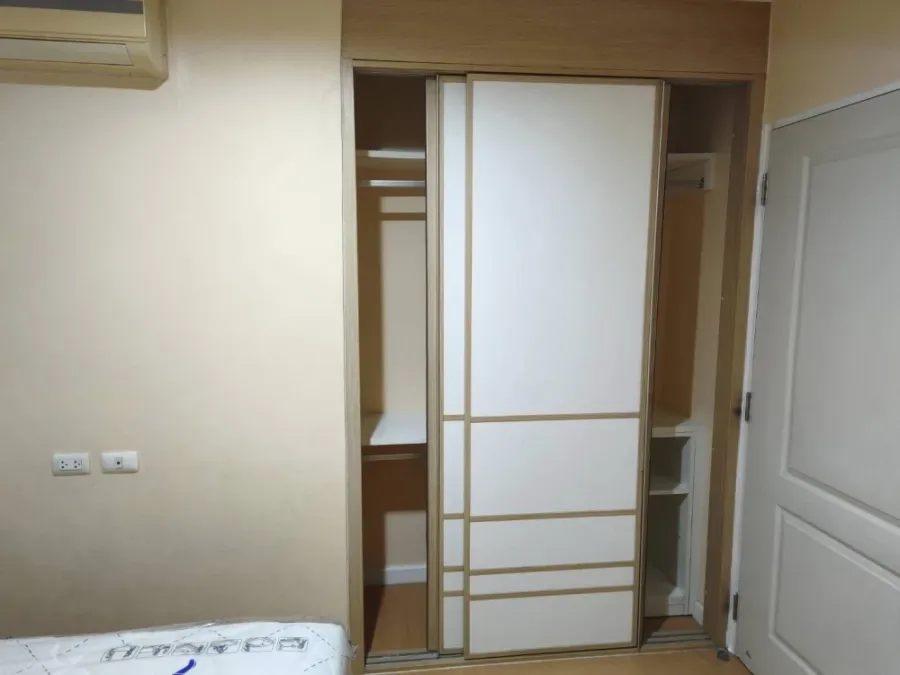 For rent: iCondo Sukhumvit 105. Ready to move in, fully furnished. Just bring your belongings! Don't miss out!