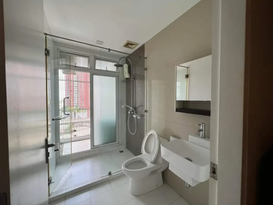 Condo for sale or rent, The Bloom Sukhumvit 71, decorated in white tones, 9th floor, complete with electrical appliances. Hurry and reserve now.