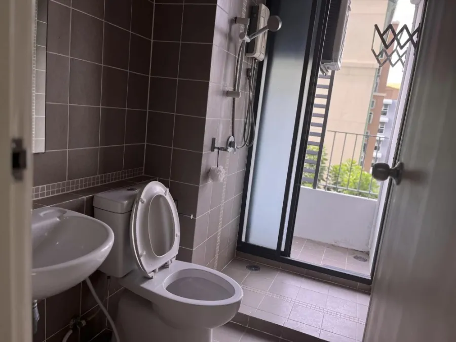 For rent: Fuse Mobius Ramkhamhaeng Station, 3rd floor, not very high, bright room, comfortable to the eye. Separated into portions. Hurry and reserve