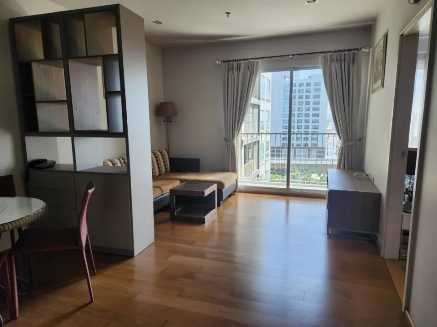 For sale: Hive Taksin Condo, excellent condition, ready to move in, swimming pool view, cool breeze, reserve now!