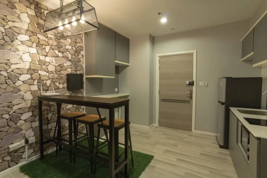 For rent, The Key Sathorn-Charoenrat, beautiful room, fully furnished. Near a shopping center, don't miss it !!
