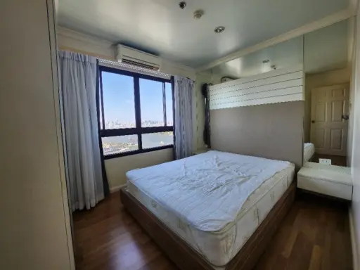 For rent: Lumpini Place Narathiwat - Chao Phraya, 25th floor, comes with complete decoration. Book now, don't miss it.