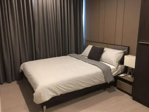 Condo for rent, Life Sukhumvit 62, high floor, open view, room decorated in dark tone, very beautiful, ready to move in.