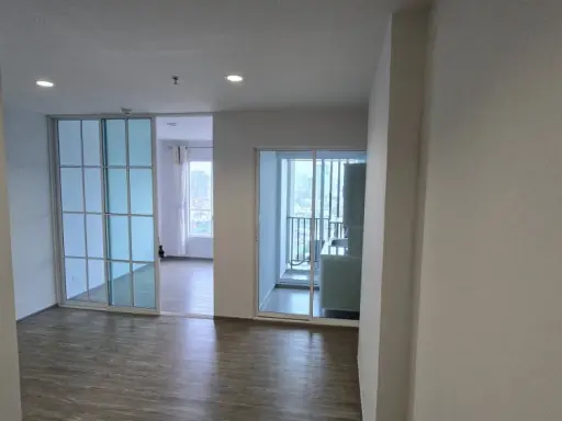 For rent Regent Home Bangson Phase 2, empty room, great price, 24th floor, high view, must hurry and reserve now.