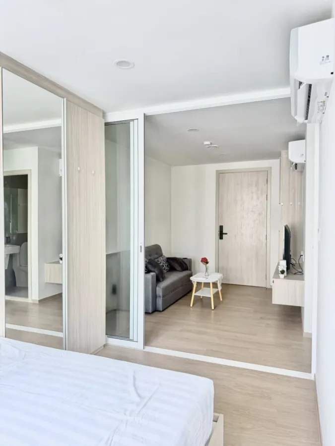 For rent: The Origin Phaholyothin 57, fully furnished and equipped with appliances. Just bring your suitcase and move in! Don't wait!