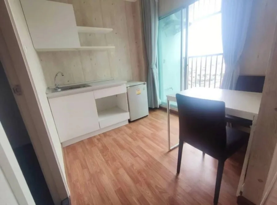 Urgent sale: Condo The Trust Ngamwongwan, fully furnished + electrical appliances, fully decorated, just bring your bags and come!