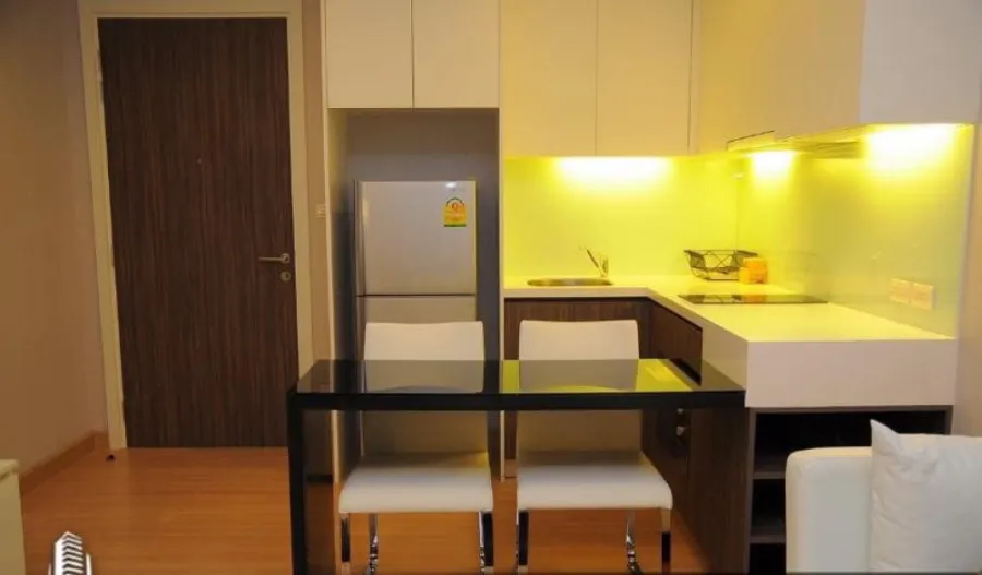 Urbano Absolute Sathon-Taksit for sale. north facing room no sun exposure all year Beautifully decorated in a luxury hotel style. Ready to move in.