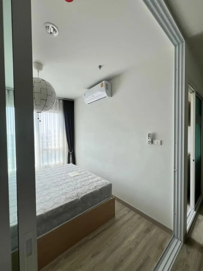 For sale: The Crystal Bliss Rattanathibet, separated rooms. Amazing furniture with a separate kitchen. This is so good. Book now.