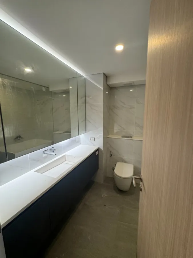 Sell ​​Condo Landmark at MRT Station, 19th floor, Building B Sell empty room, good location, convenient transportation, don't miss