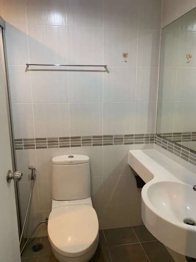 For sale: Lumpini Place Srinakarin-Hua Mak Station, 25th floor, Building A, fully furnished. Reserve now.