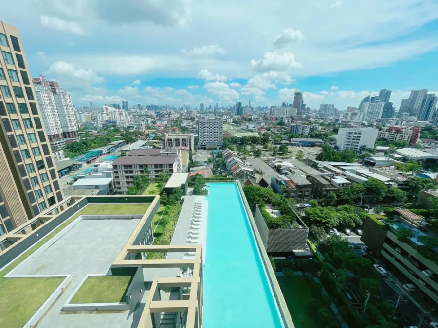 For rent DENIM JATUJAK, new room, pool view. fully furnished You can reserve in advance. Don't miss it.