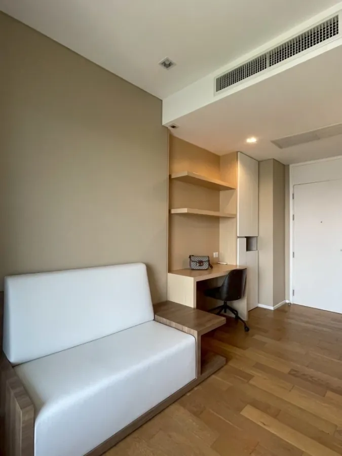 ให้เช่า The saint residences ห้องหัวมุม ระเบียงหันทางถนนใหญ่เห็นวิวรถไฟฟ้า จองแล้วจะไม่ผิดหวัง