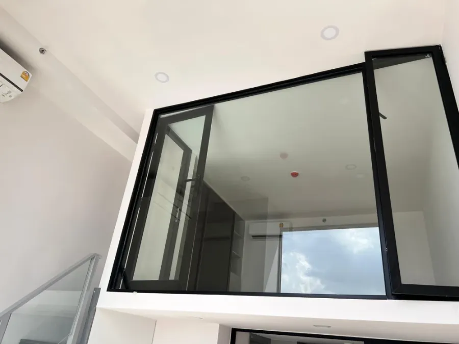 For sale: SOHO BANGKOK RATCHADA, 21st floor, beautiful city view, complete with furniture and appliances. Reserve now, get it first.