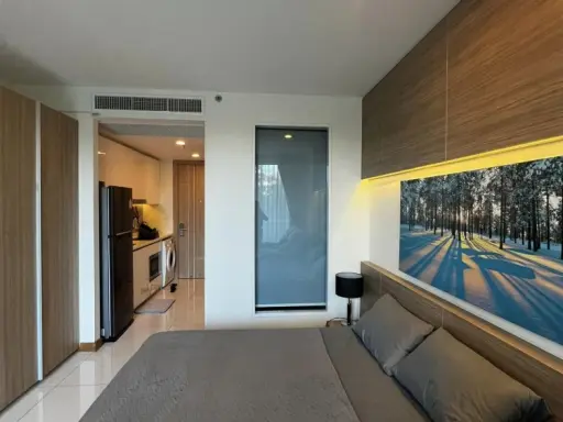For rent: The Riviera Wongamat Beach (North Pattaya), beautifully decorated room, great furniture. You can come alone.