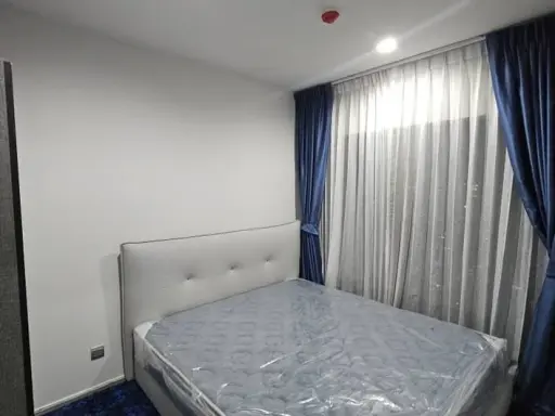 Condo for rent, Life Asoke Rama 9. Spacious and comfortable unit with full furnishings and appliances. Just bring your personal belongings and move in