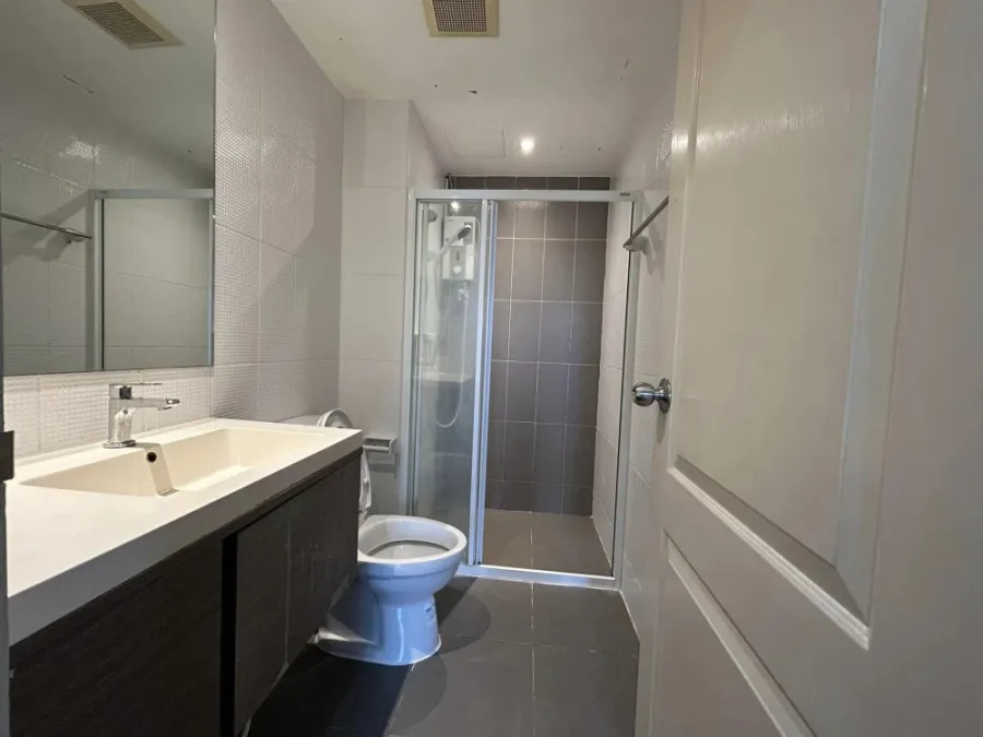 For sale: B Campus Prachachuen, 6th floor, separated rooms. Comes fully decorated, hurry and reserve now.