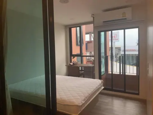 For rent, Brown Condo Phahol-Sapanmai, 5th floor, BTS view, fully furnished room, ready to move in, book now, hurry up.