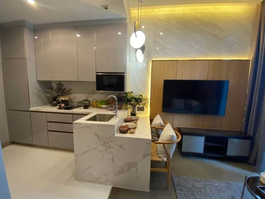 For rent, The Esse at Sigha Complex, very beautiful room, very livable, great built-ins, can't make a reservation like this.
