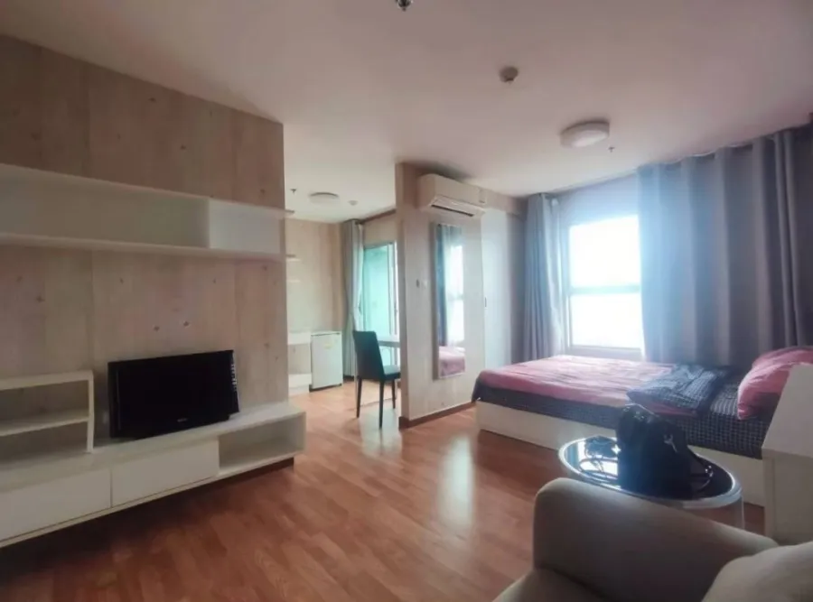 Urgent sale: Condo The Trust Ngamwongwan, fully furnished + electrical appliances, fully decorated, just bring your bags and come!